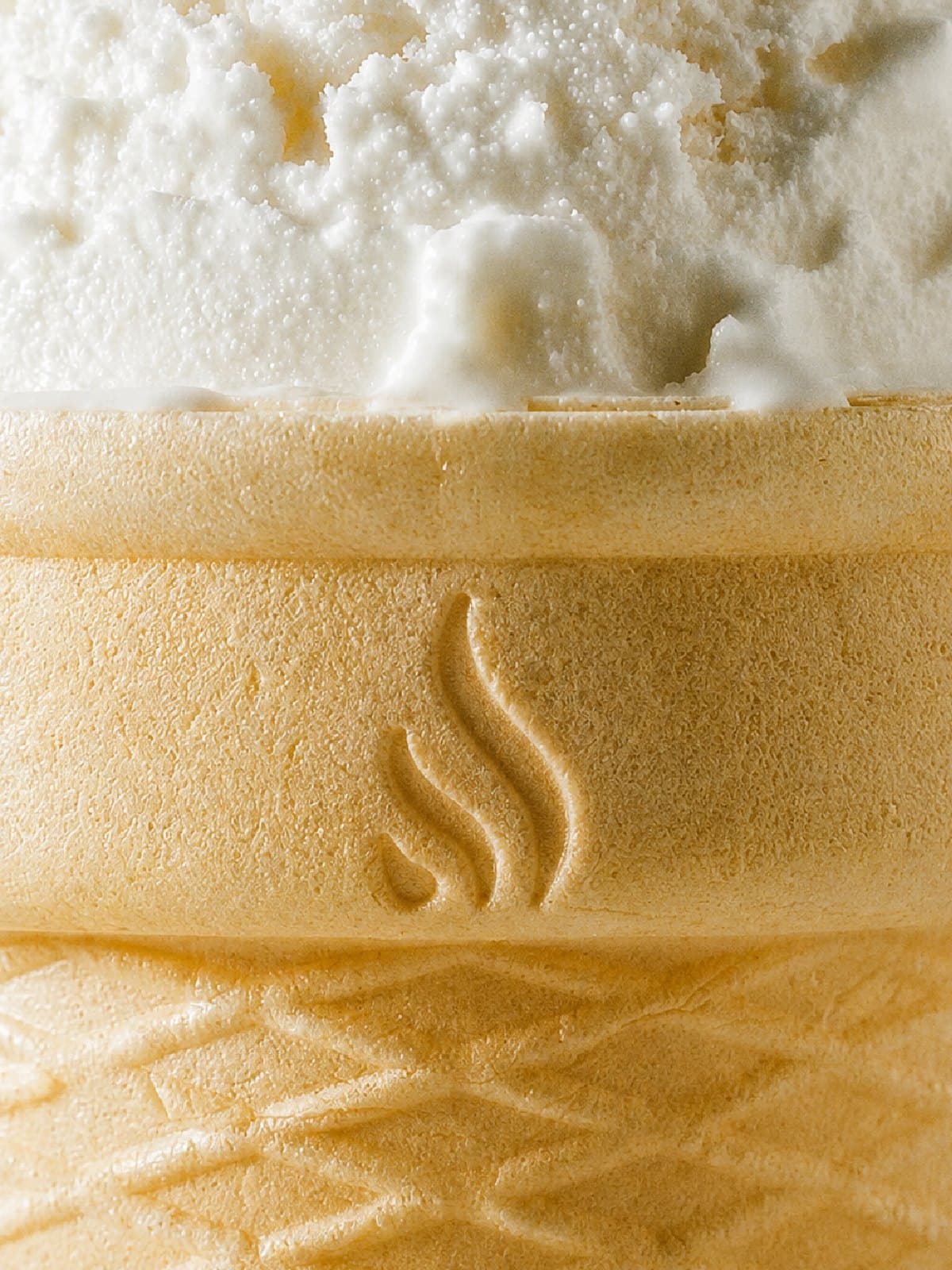 Cornet de glace embossé du motif vapeur BRUME